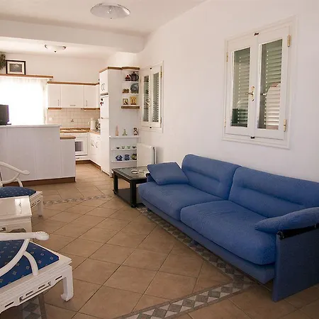 Apartment Moschona *