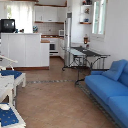 Moschona Apartment *