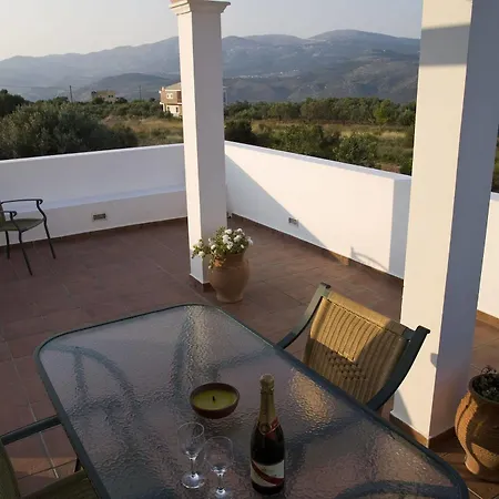 Apartment Moschona Lakithra