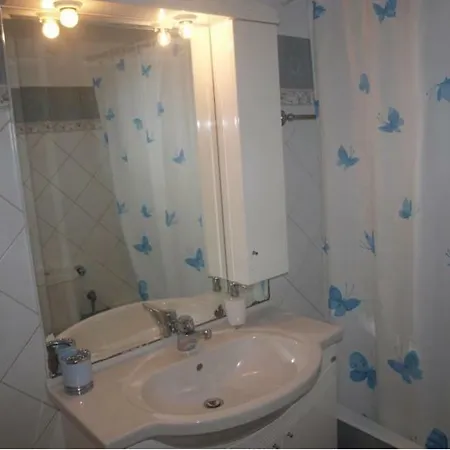 Moschona Apartment *